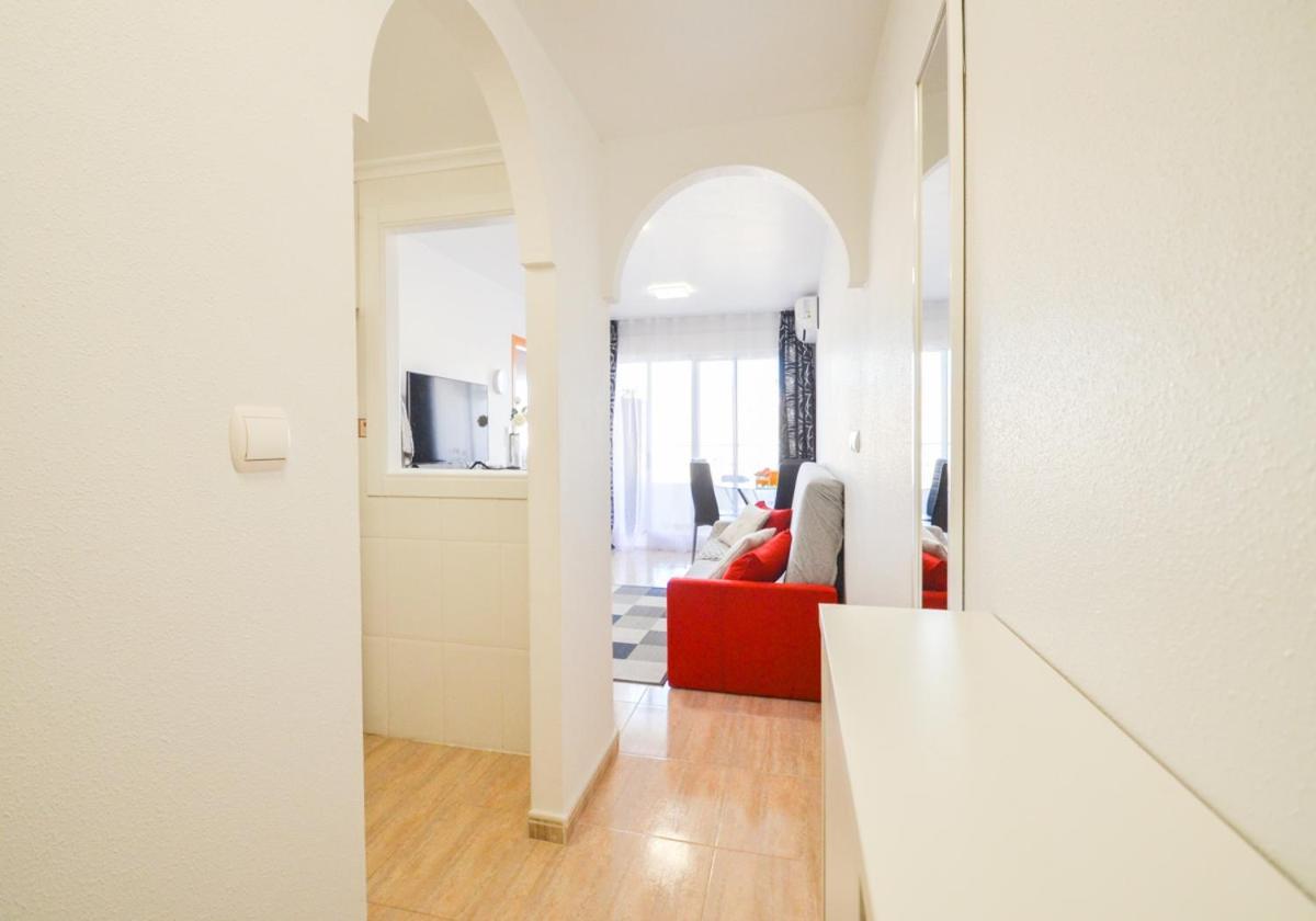 Schoene Wohnung Mit Pool , Wi-Fi Und Privat Garage Torrevieja Luaran gambar