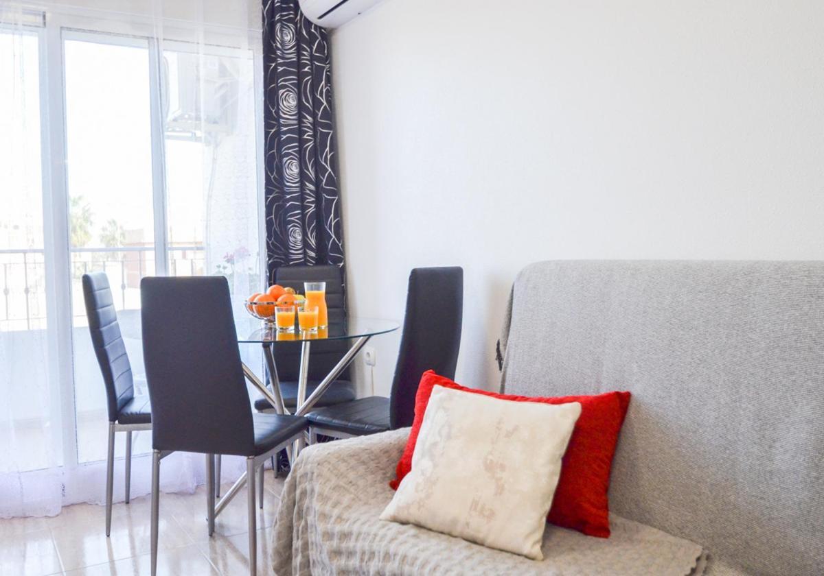 Schoene Wohnung Mit Pool , Wi-Fi Und Privat Garage Torrevieja Luaran gambar