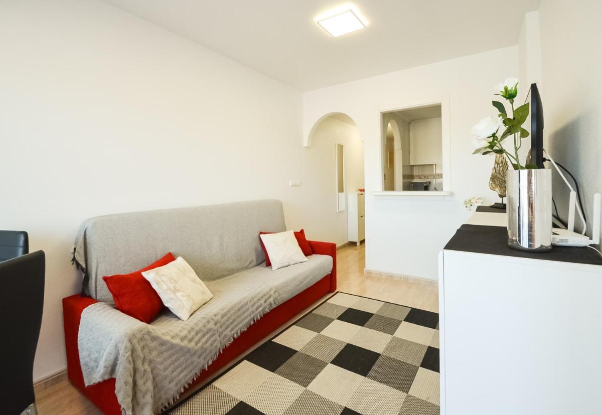 Schoene Wohnung Mit Pool , Wi-Fi Und Privat Garage Torrevieja Luaran gambar