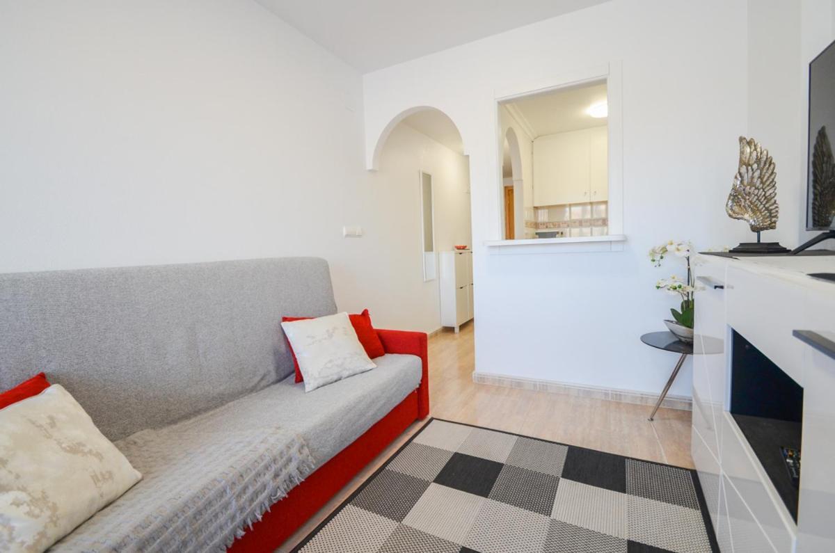 Schoene Wohnung Mit Pool , Wi-Fi Und Privat Garage Torrevieja Luaran gambar