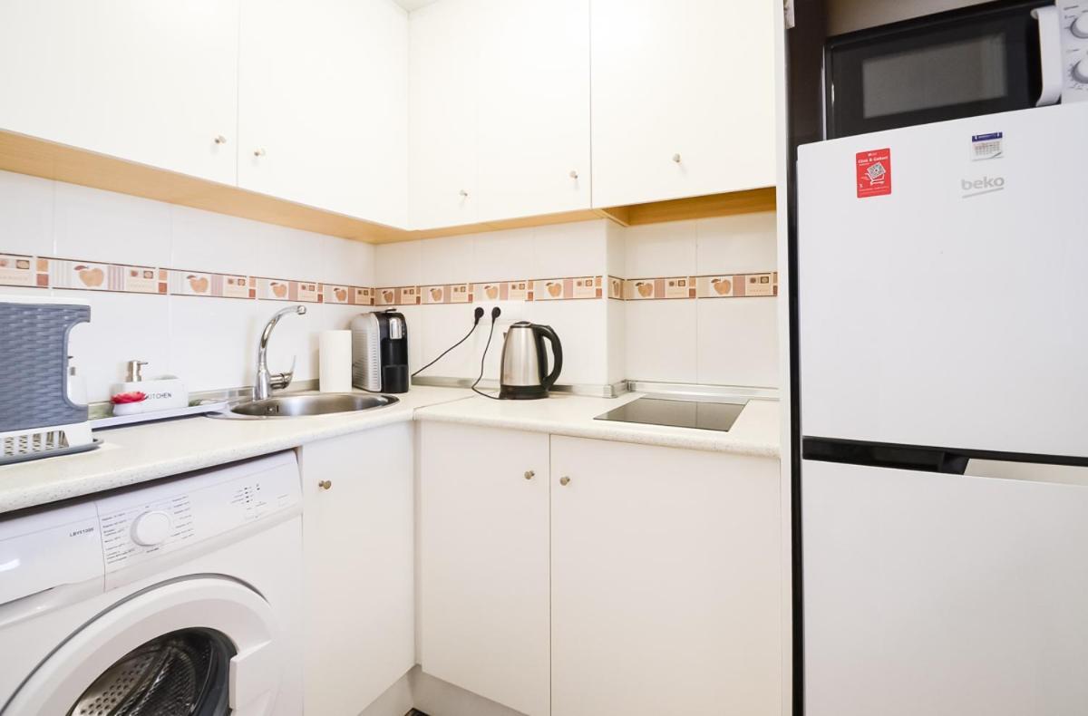 Schoene Wohnung Mit Pool , Wi-Fi Und Privat Garage Torrevieja Luaran gambar