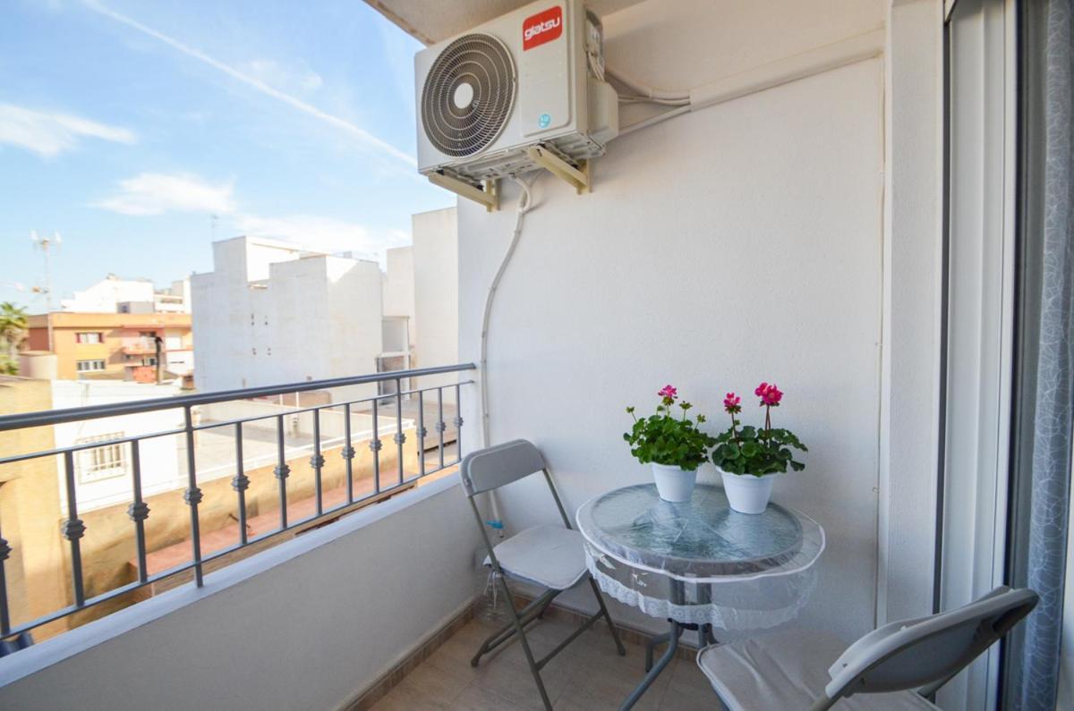 Schoene Wohnung Mit Pool , Wi-Fi Und Privat Garage Torrevieja Luaran gambar