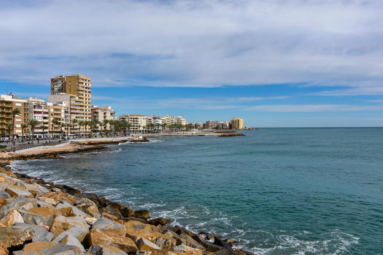 Schoene Wohnung Mit Pool , Wi-Fi Und Privat Garage Torrevieja Luaran gambar