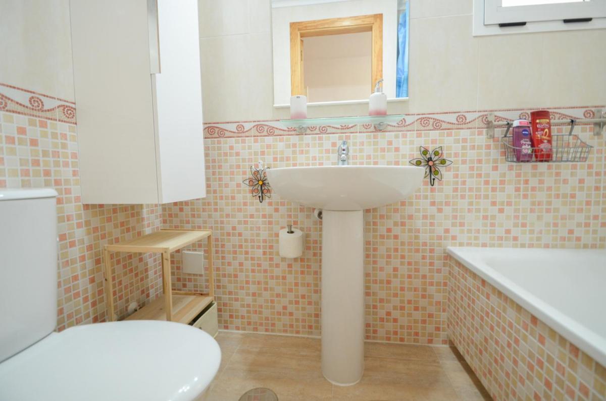 Schoene Wohnung Mit Pool , Wi-Fi Und Privat Garage Torrevieja Luaran gambar